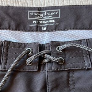 Vineyard Vines Performance Boardshorts grey ombré stripe men’s swimsuit size 36.